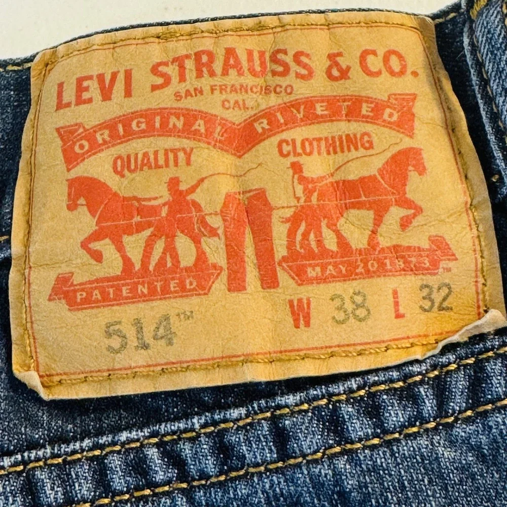 Levis 514 Jeans Mens 38x31 (38x32) Blue Medium Wash Straight Denim Zip Fly